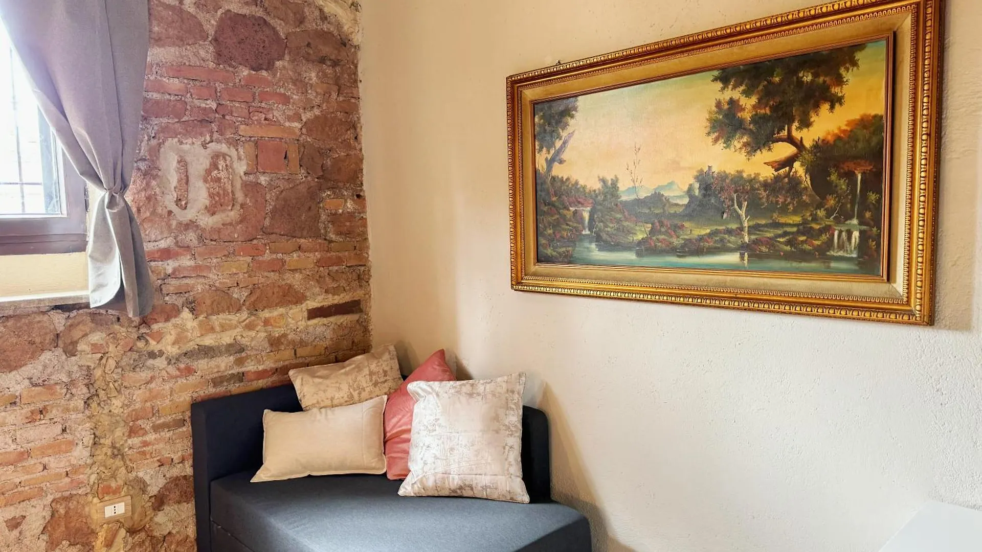 Comfort Rome Room Ciclamino - 666 Italy