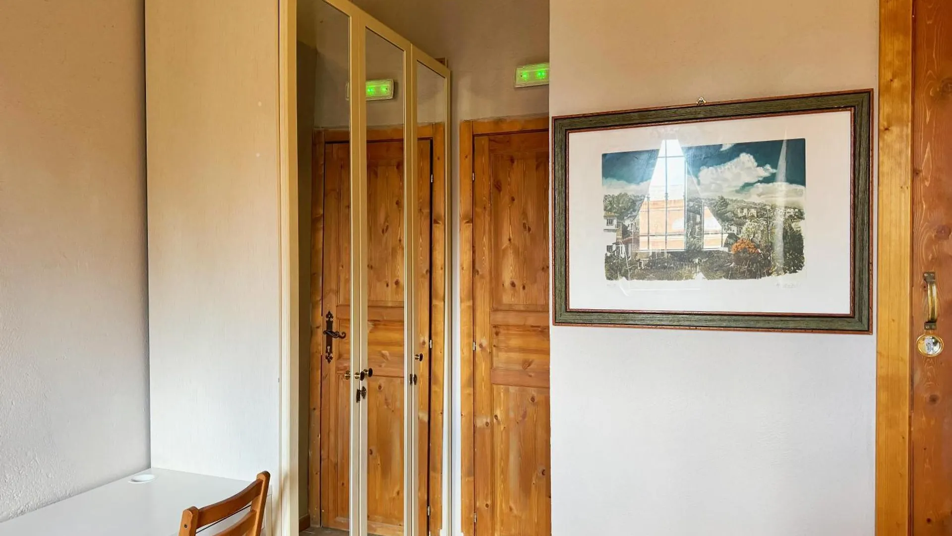 Guest house Comfort Rome Room Ciclamino - 666 Italy
