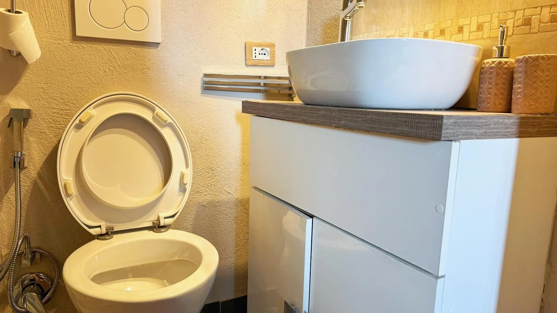 Comfort Rome Room Ciclamino - 666 Guest house